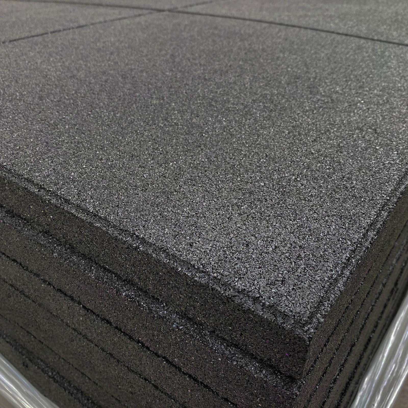 rubber-gym-flooring-black-1-m2-50-x-50-cm-3.jpg